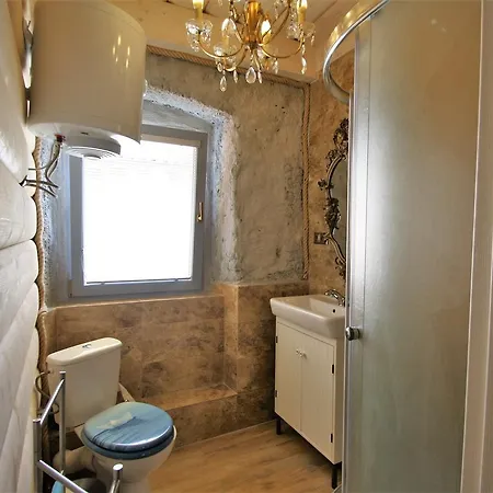 Kolenicka 2 *