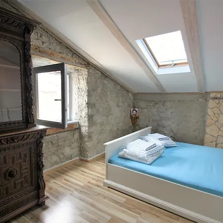 Apartment Kolenicka 2 *